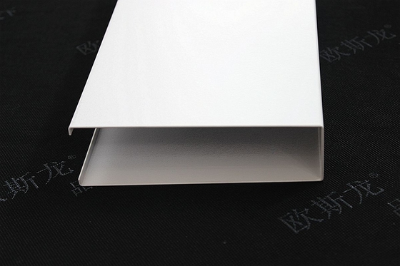 U blanc suspendu - panneau de plafond linéaire de bande de profil de plafond en aluminium d'écran