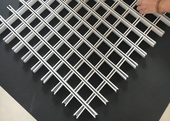 Plafond suspendu de gril en aluminium de trellis carré dans le blanc