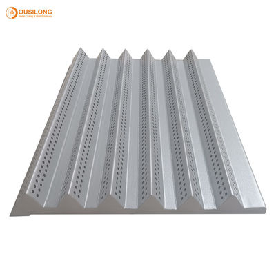 Panneaux de mur en aluminium lavables durables, panneaux de plafond ondulés perforés en métal