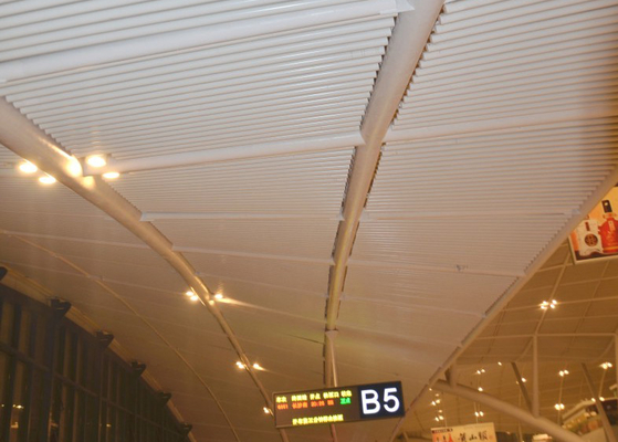 Plafond linéaire de suspension décoratif en métal dans le tube rond en aluminium de bâtiment