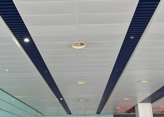 Bord biseauté suspendu par aluminium d'intérieur de panneau de plafond de bande de décoration qui respecte l'environnement