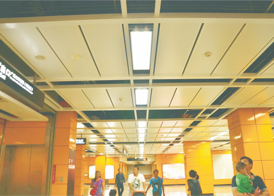 Plafond suspendu en aluminium ignifuge de panneau en aluminium de plafond en métal perforé par panneau intérieur de toit