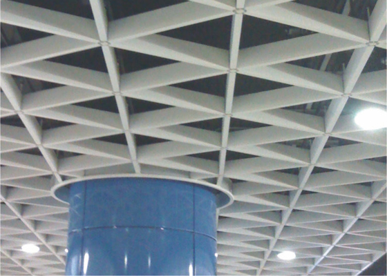 triangle en aluminium suspendue en métal de plafond décoratif de grille pour des stades/souterrain