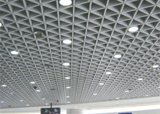 triangle en aluminium suspendue en métal de plafond décoratif de grille pour des stades/souterrain