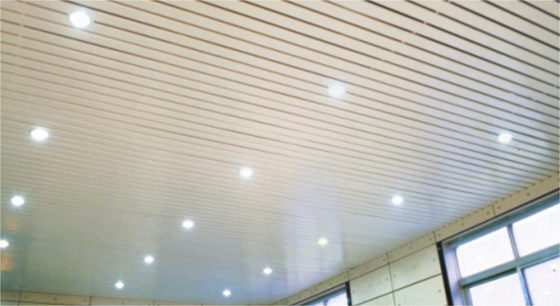 Plafond en aluminium en forme de s biseauté perforé de bande, plafond suspendu acoustique
