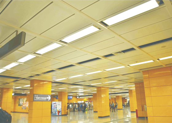 Les tuiles acoustiques suspendues de plafond, aluminium ont augmenté le plafond en métal pour le lieu public