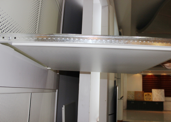 Configuration suspendue fausse dans le bâti de tuiles de plafond avec la barre de pièce en t, grille croisée principale