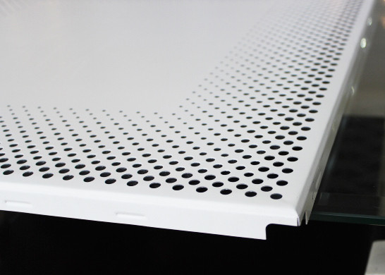 L'agrafe en aluminium dans le panneau de plafond couvre de tuiles la perforation ronde ISO9001 de trou de 0.7mm