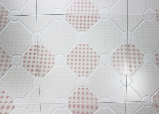 Tuiles artistiques de plafond de modèle géométrique, agrafe imperméable durable dans le plafond