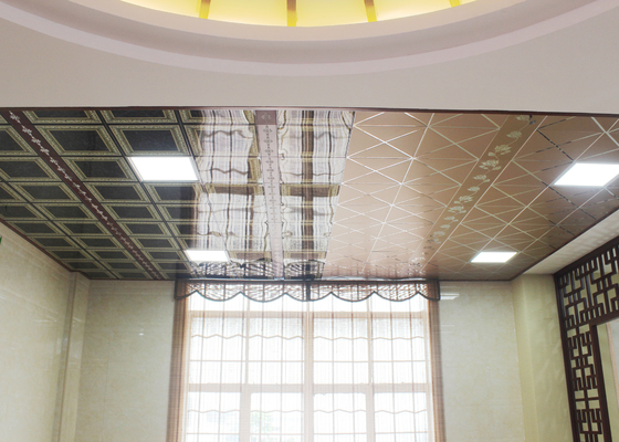 Tuiles artistiques de plafond de décoration d'intérieur avec le beau modèle de fleur lilas