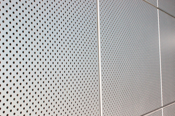 Panneaux de mur en aluminium perforés de décoration de mur extérieur pour le matériel de construction de mur