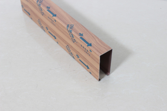 Linéaires en aluminium de couleur en bois laissent tomber vers le bas des tuiles de plafond en U