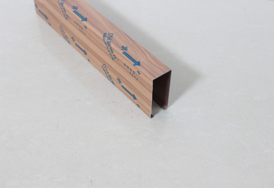 Linéaires en aluminium de couleur en bois laissent tomber vers le bas des tuiles de plafond en U