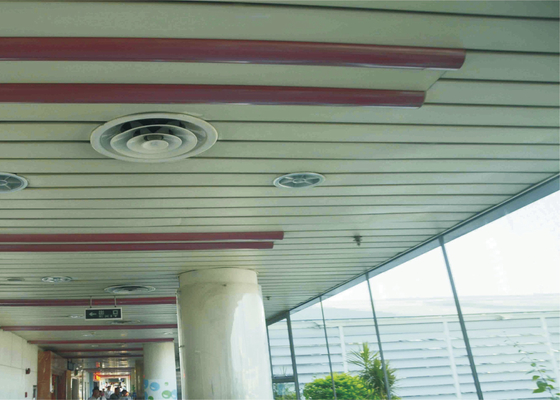 Plafond protégeant du vent de plafond en aluminium décoratif de bande de bord biseauté par plaine pour la station