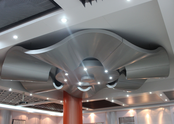 Adaptez la coupe aux besoins du client aux panneaux de mur en aluminium de taille/aux tuiles suspendues architecturales de plafond en métal