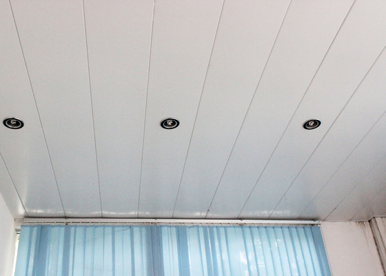Plafond en aluminium de bande de revêtement de poudre de RAL 9010, tuiles décoratives de plafond d'immeuble de bureaux